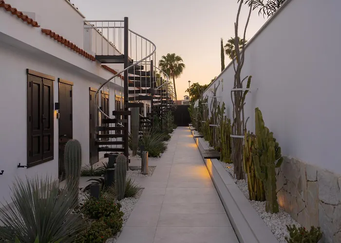 Fahana Men Only (adults Only) ホテル 5*